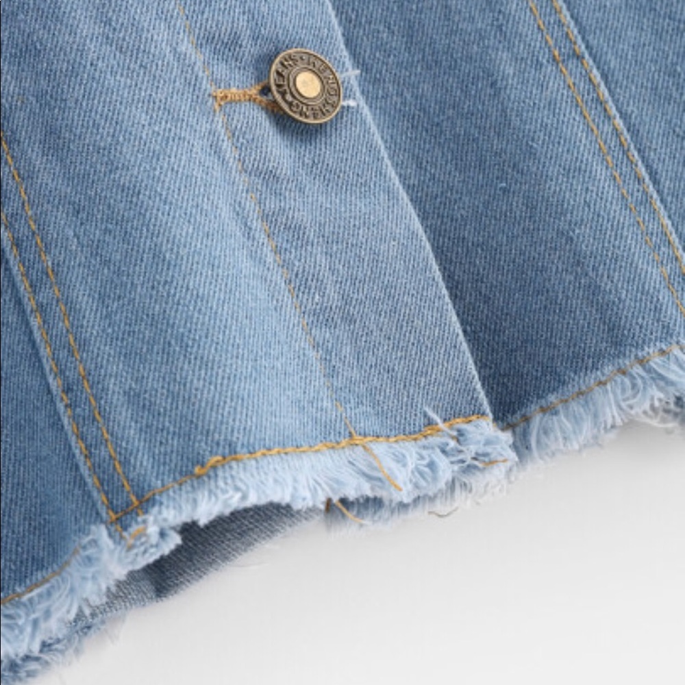 🐰LAST ONE🐰 Oversized Denim Jacket - Picture 4 of 4